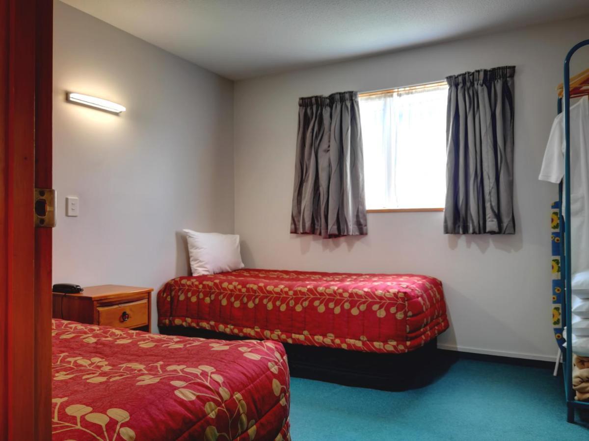 Asure Ambassador Motor Lodge Оамару Екстериор снимка