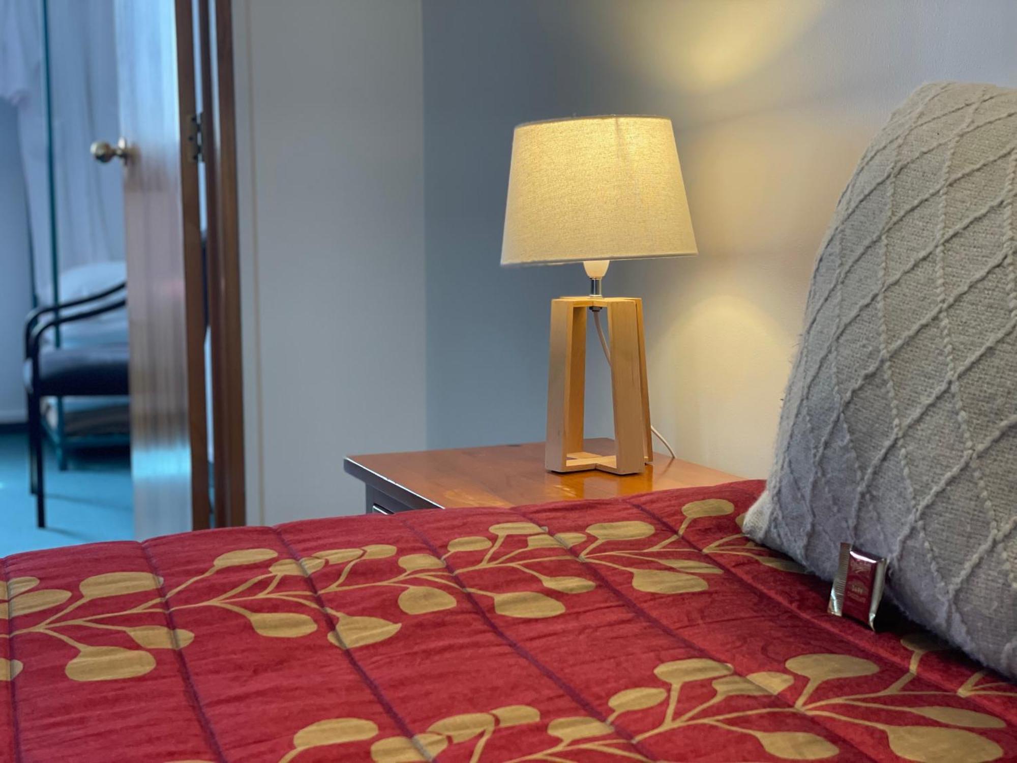 Asure Ambassador Motor Lodge Оамару Екстериор снимка
